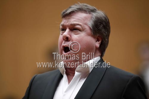 Amerikanische Tenor Robert Dean Smith gastiert in Begleitung des Budapest Festival Orchestra unter der Leitung des ungarischen Dirigenten Iván Fischer in der Philharmonie Köln (© Thomas Brill)